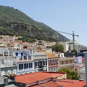 Town Centre Flat With Roof Terrace Apartment